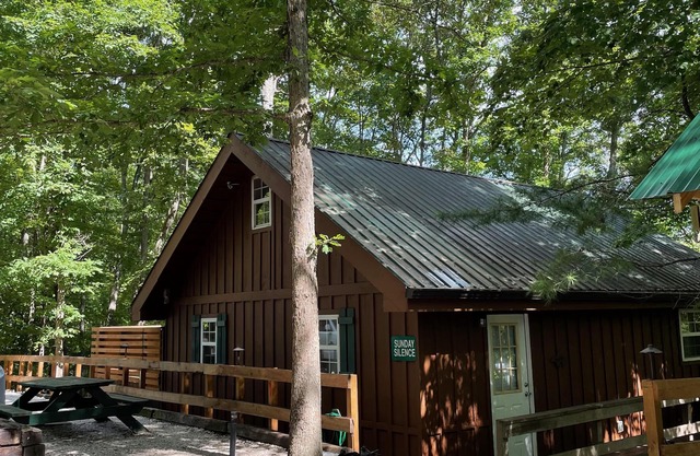 Chalet acceptant les animaux de compagnie à Cliffview Resort, avec bain à remous et Wi-Fi