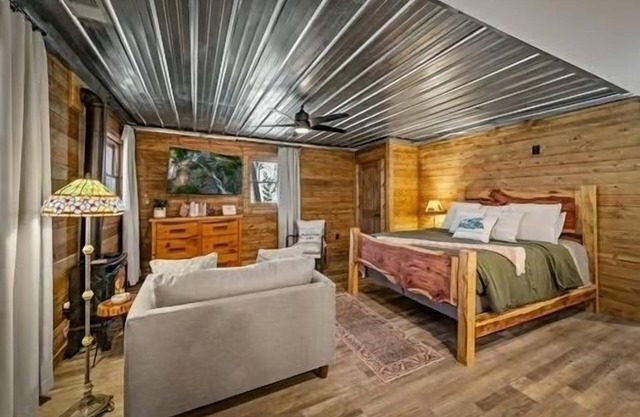 Pet Friendly Cabin in Ellijay Ga