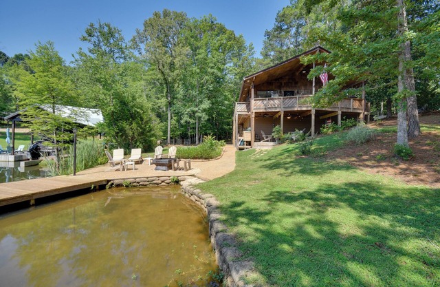Pet-Friendly Cabin w/ Dock on Lake Martin!