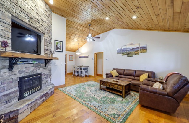 Pet-Friendly Cabin w/ Fire Pit in Spruce Pine!