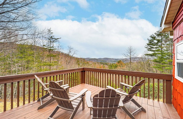 Pet-Friendly Cabin w/ Hot Tub in North Carolina!