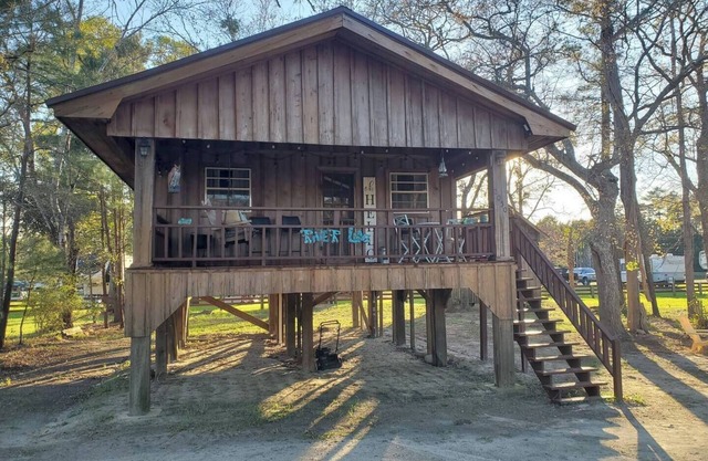 Pet Friendly cabin with stunning view of the Waccamaw River