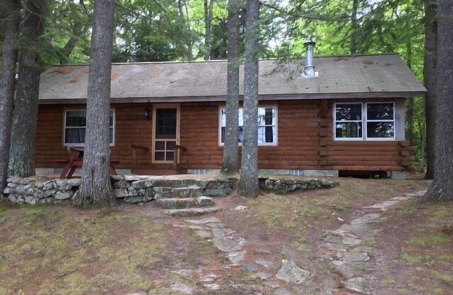 Pet-friendly cabin with a sandy beach and breathtaking mountain views!