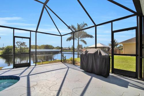 Pet Friendly Canal Front 3-Bedroom Grand Villa with Pool, Linai and Dock