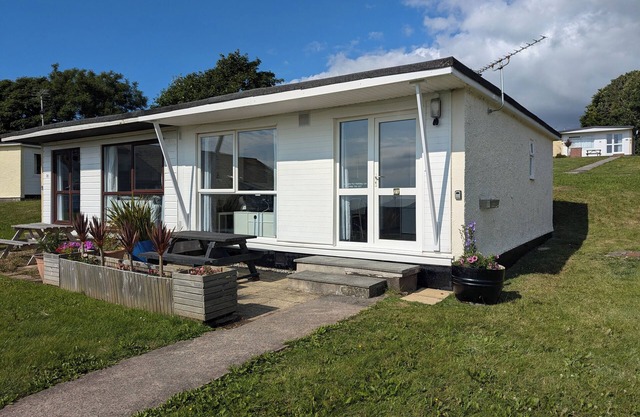 Pet friendly chalet .. Sleeps 5