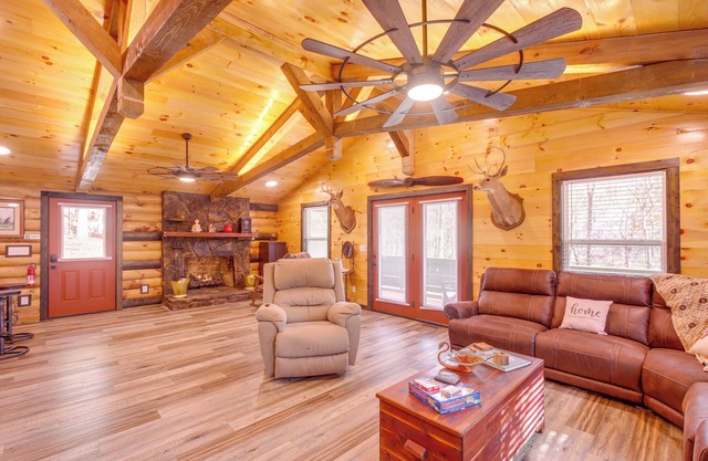 Pet-friendly Chattanooga Cabin w/ Hot Tub & Kayaks