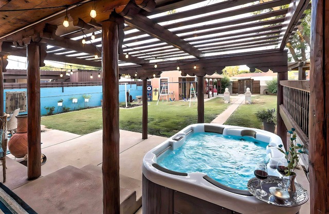 NOUVEAU! Clovis Hideaway Fam-Friendly avec cour et pergola