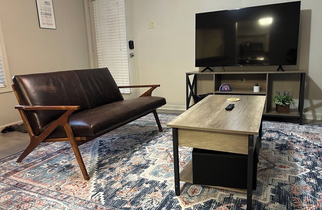 Pet-Friendly Condo about 1 mile from Ole Miss Campus and The Square