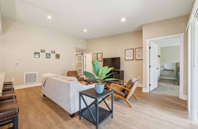 Pet-Friendly Condo Close to Traverse City Sights