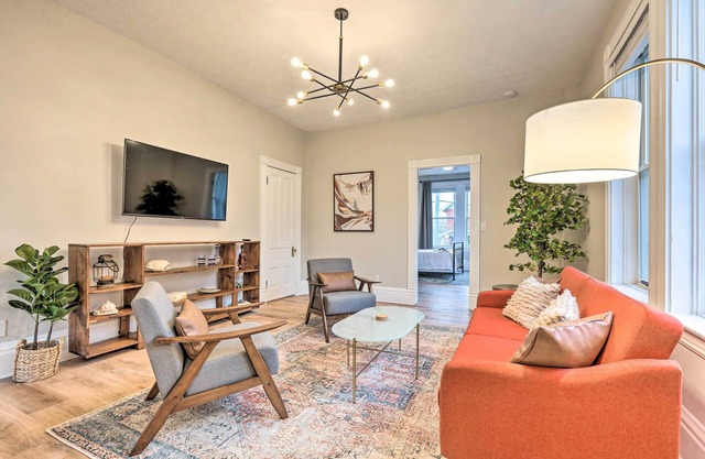 Pet-Friendly Condo w/ Deck ~ 3 Mi to Dtwn!