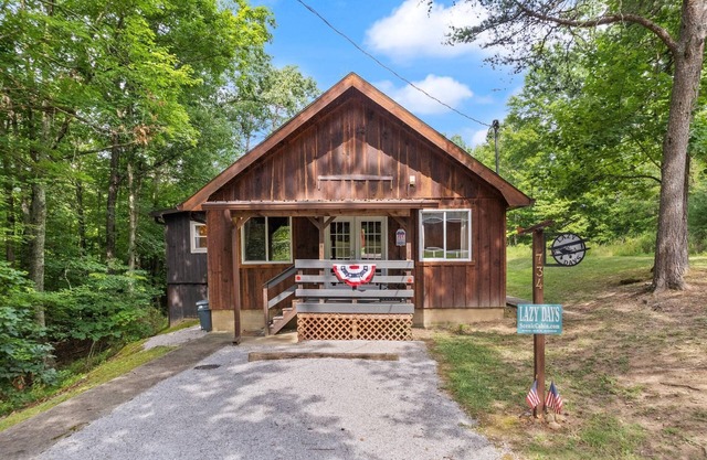 Pet Friendly, Cute Theme Decor, Wi-Fi, Satelite TV, Hot Tub, Gas Grill