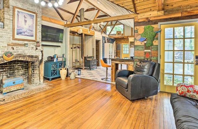 NEW! Pet-Friendly Decatur Escape: < 4 Mi to Dtwn!