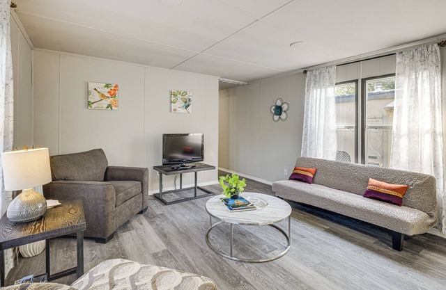 Pet-Friendly DFW Home Base: Easy Airport Access!