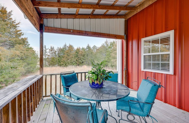 Pet-Friendly Dover Cottage w/ Deck + Mtn Views!