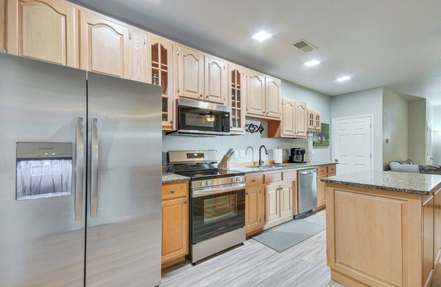 Pet-Friendly Downtown Fulton Apt w/ Smart TV!