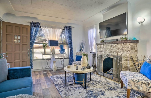 Pet-friendly El Paso Escape w/Patio + Grill!