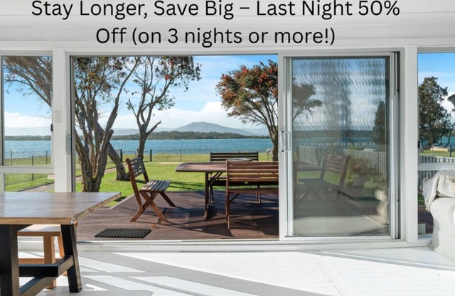 Picturesque 4-Bedroom Pet-Friendly Escape with Direct Access to Crookhaven River