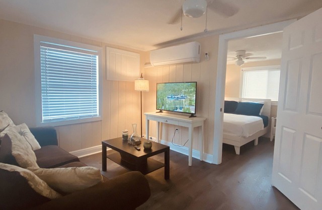 Pet Friendly, Fully Fenced Cozy Cottage by the Beach