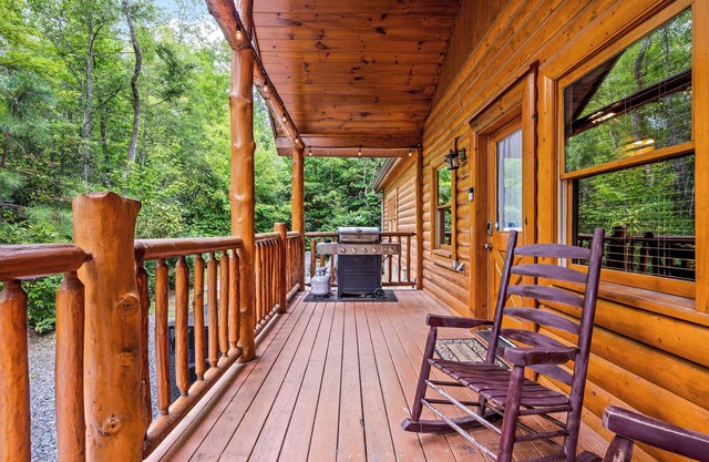 Sleeps 20! Heated Indoor Pool/Hot tub/Theater Room/Smoky Mountains
