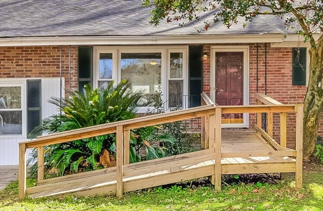Pet-Friendly Gem 5 Min to Airport, 30 Min to Beaches, & Fenced Backyard