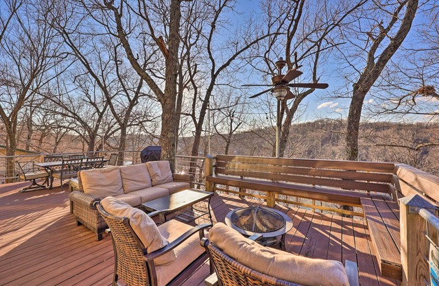 Eucha House au bord du lac avec grande terrasse et quai privé!