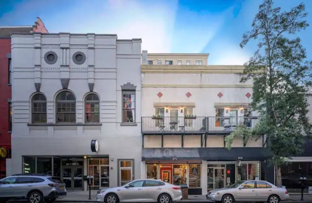 Pet-Friendly Historic Downtown 2BR Loft 1 block from riverwalk, walk everywhere