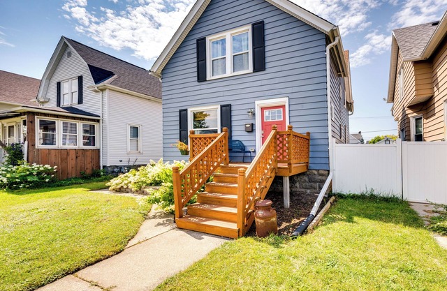 Pet-Friendly Home - 6 Mi to Downtown Milwaukee!