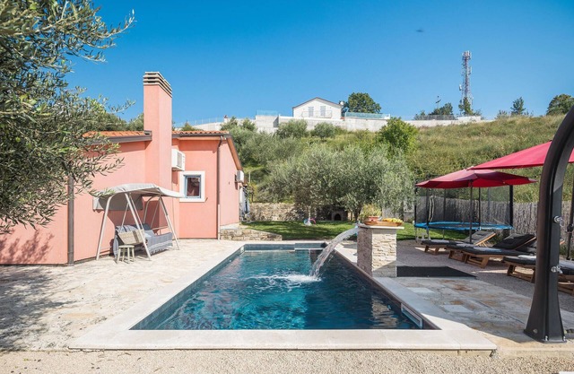 Maison confortable à Buje avec jacuzzi