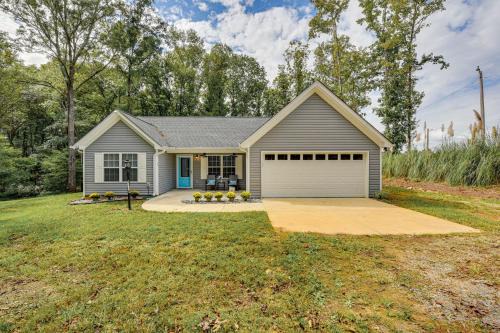 Pet-Friendly Home in Monroe Deck, Grill and Yard!