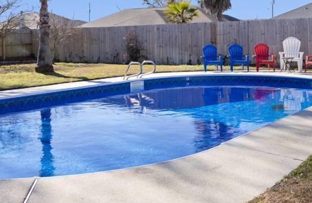 Pet-friendly home with pool! Next to beach.