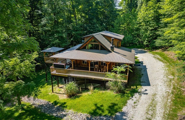 Évadez-vous dans le magnifique sud de l'Indiana à Lemon Ridge Lodge sur Lake Lemon