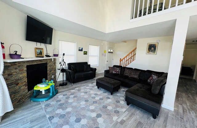 Pet friendly house with firepit, indoor fireplace, game room, ping-pong, & BBQ
