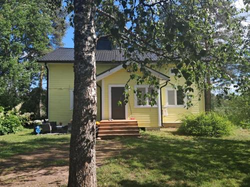Pet friendly house with wood sauna - Sleeps 8