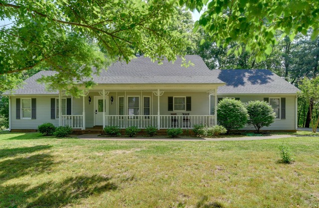 Pet-Friendly Kentucky Home Near Hiking & Kayaking!