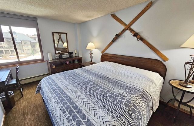 Pet Friendly large 1 bedroom. 444/446 Full Size Kitchen Center Village Copper Mountain Parking,
