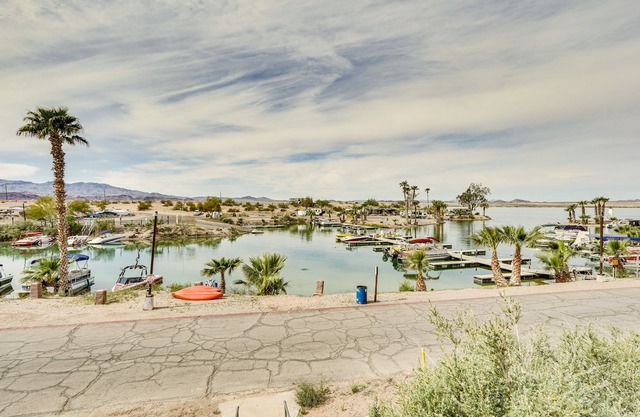 Pet-friendly Lake Havasu City Home w/ Fire Pit!