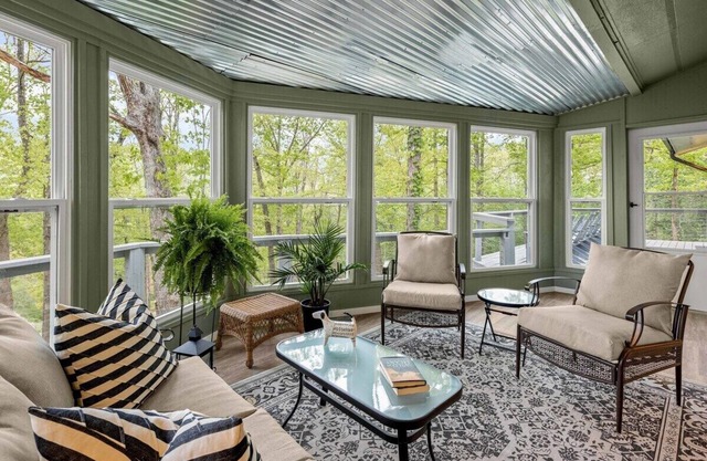 Pet-Friendly Lakeside Escape Near Trails