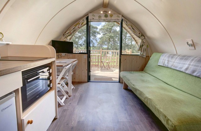 Pet-friendly Lakeside Cabin.
