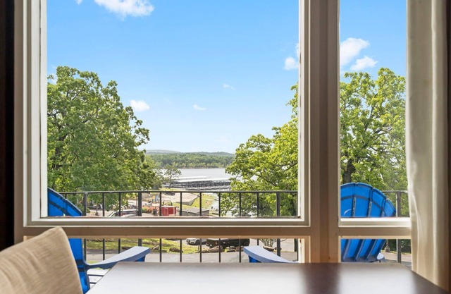 Pet-Friendly Lakeview Suite, Swim Up Bar, Pools & Full Marina