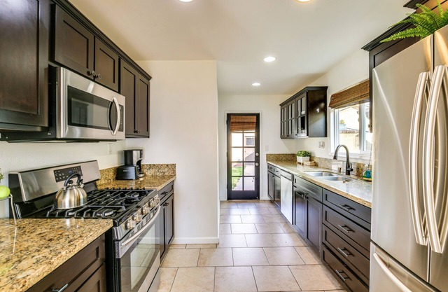 Pet-Friendly Long Beach Bungalow w/Patio & Yard