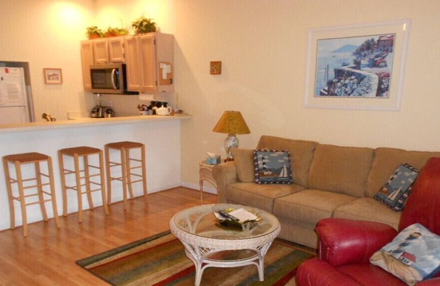 Pet-Friendly lower level Villa at Sunset Beach