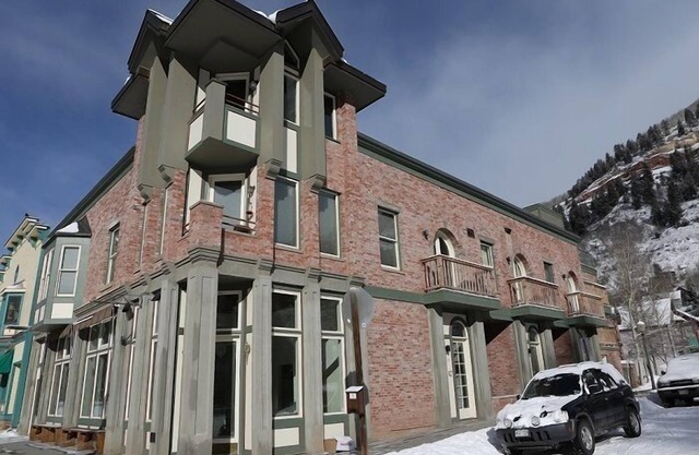 Animaux de compagnie, condo de luxe situé sur la fin recherchée calme de la rue principale