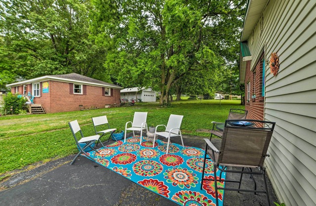 Pet-Friendly Mini Apt w/ Patio, Walk to Dtwn!