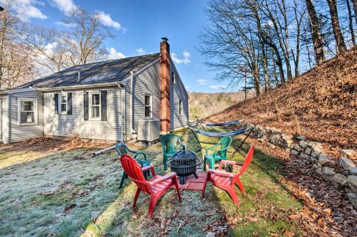 Pet-Friendly Mohnton House Near Golf Course!