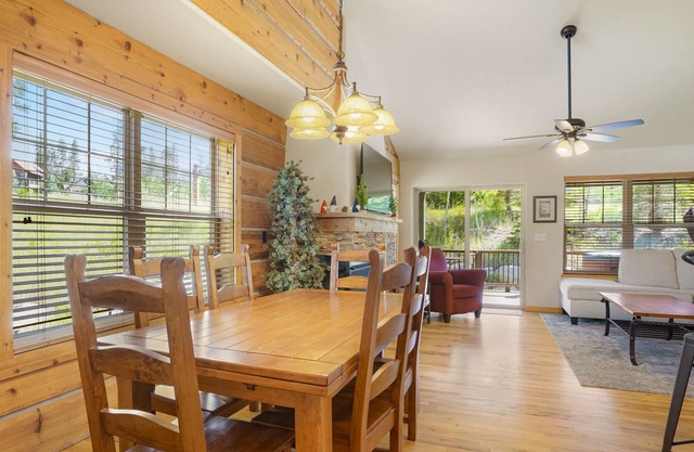 Pet-Friendly Mountain Escape with Gorgeous Views, Private Hot Tub, Garage