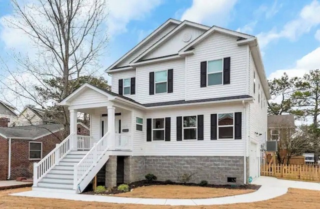 Pet Friendly; Newly Built; 1 Block to the Beach