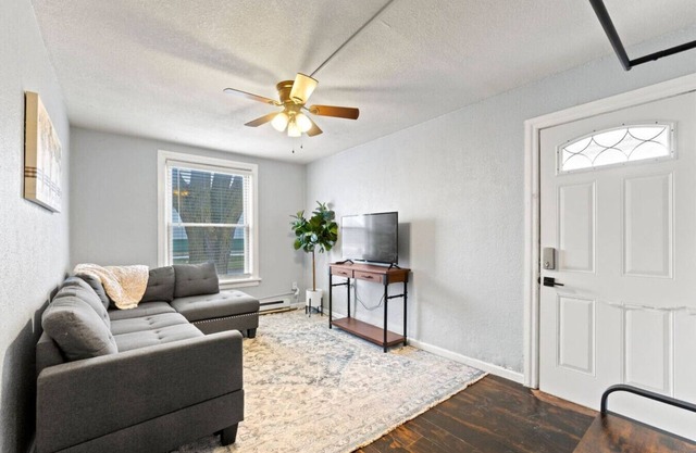 Pet-Friendly One-Bedroom Apartment in Downtown