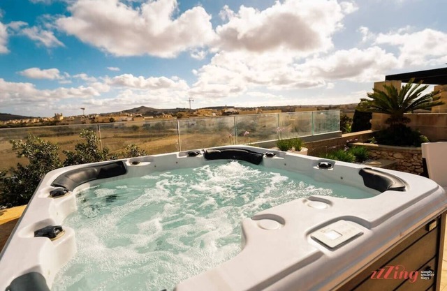 Penthouse with Rooftop Jacuzzi, Stunning Views
