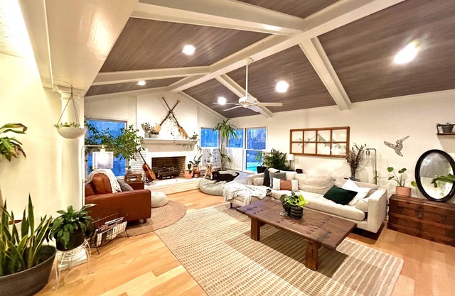 Pet friendly Plant Paradise with Pool near Pinehurst
