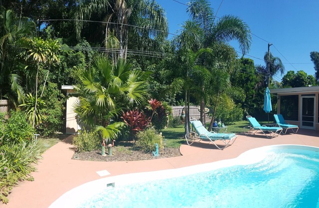 Pet friendly Pool Oasis St Pete/Gulfport